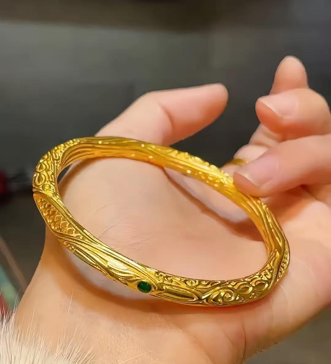 婆婆总跟我念叨，养儿子真没用，把他养大了、还要给他带孩子……一天到头没个闲时候