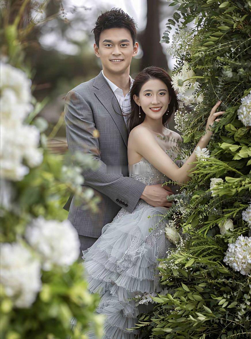 孙杨小时候好萌，当年拍婚纱照的他好帅气，新娘眼里都是幸福的光