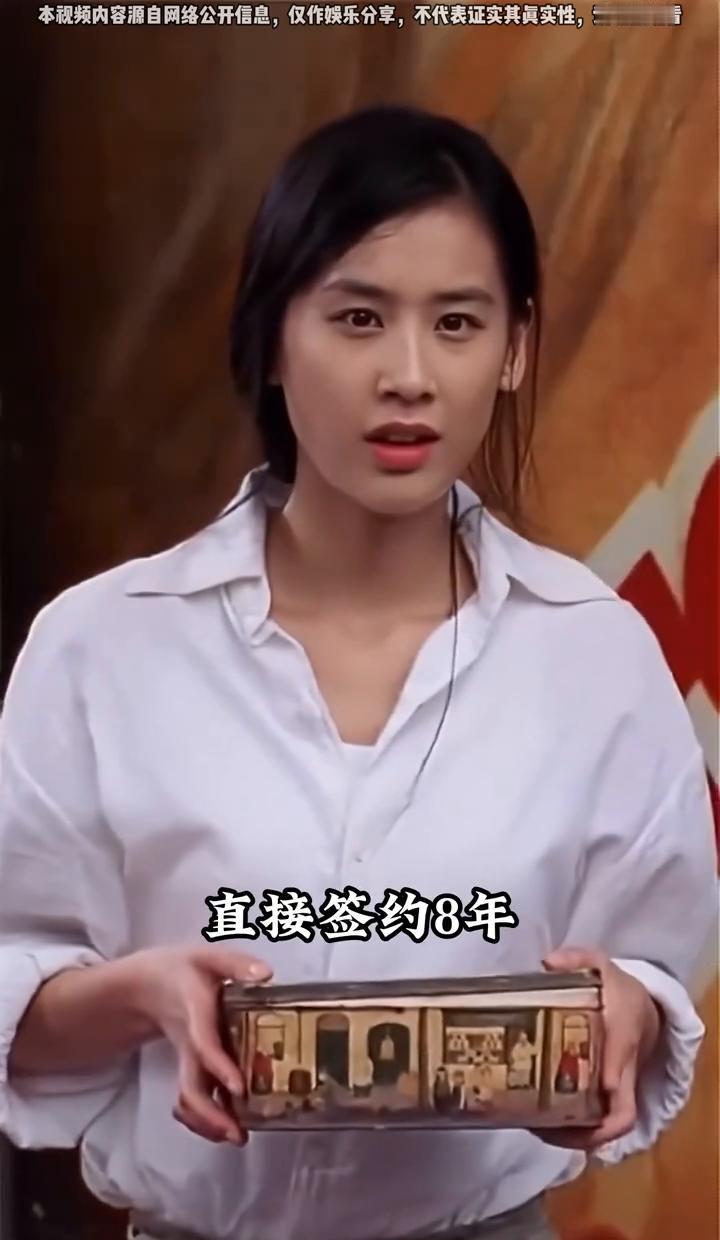 周星驰片场有个魔咒：捧谁谁反目。黄圣依刚红两年就撕毁八年合约，梁小龙靠“火云邪