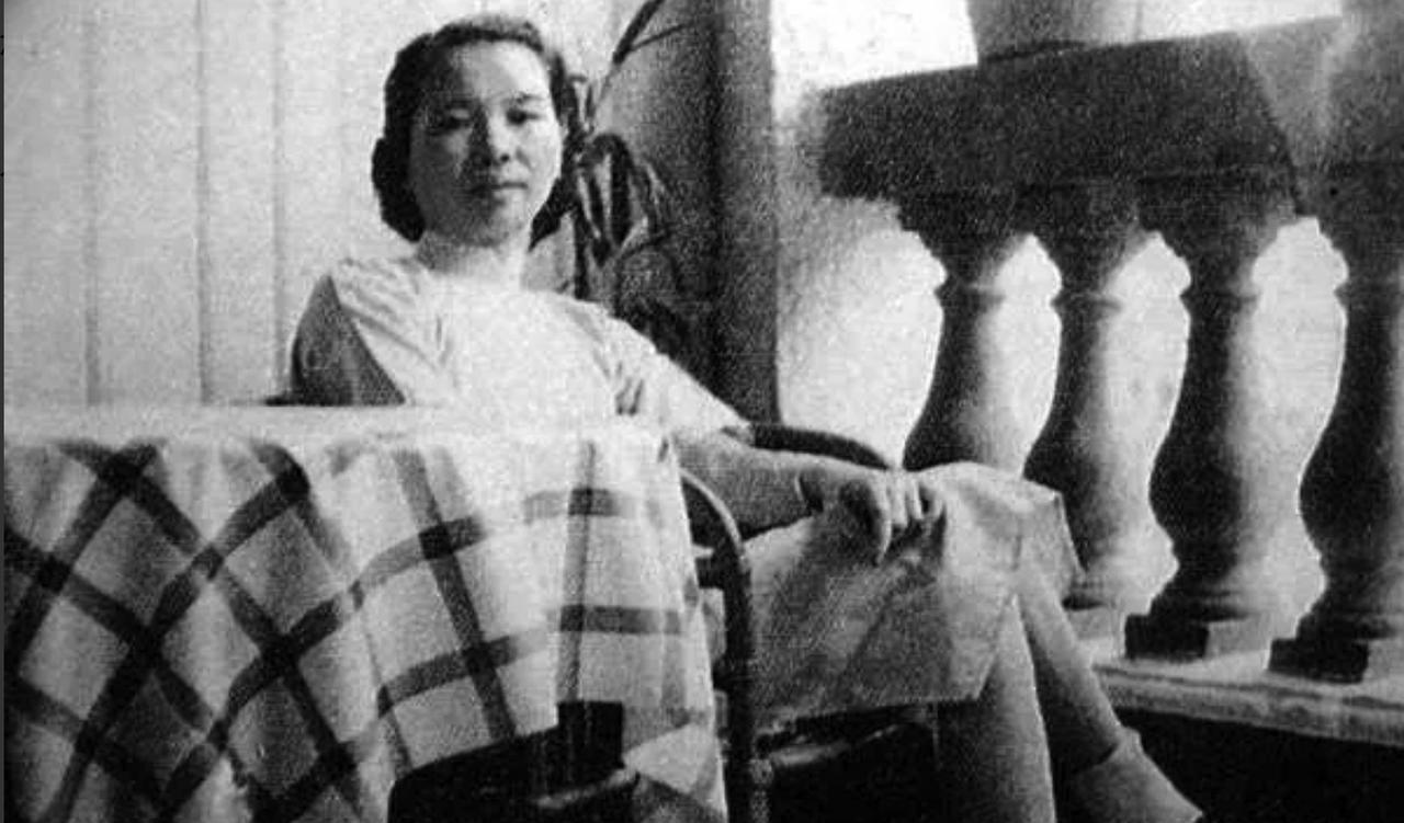 1950年，女地下党朱枫被捕，为了守住秘密，她将2两重的金子取下，分多次咽进肚子