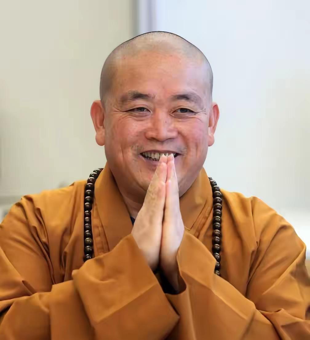释永信已经不叫释永信了。法号被佛教协会永久收回。他今年61岁，顶格处罚坐24年牢