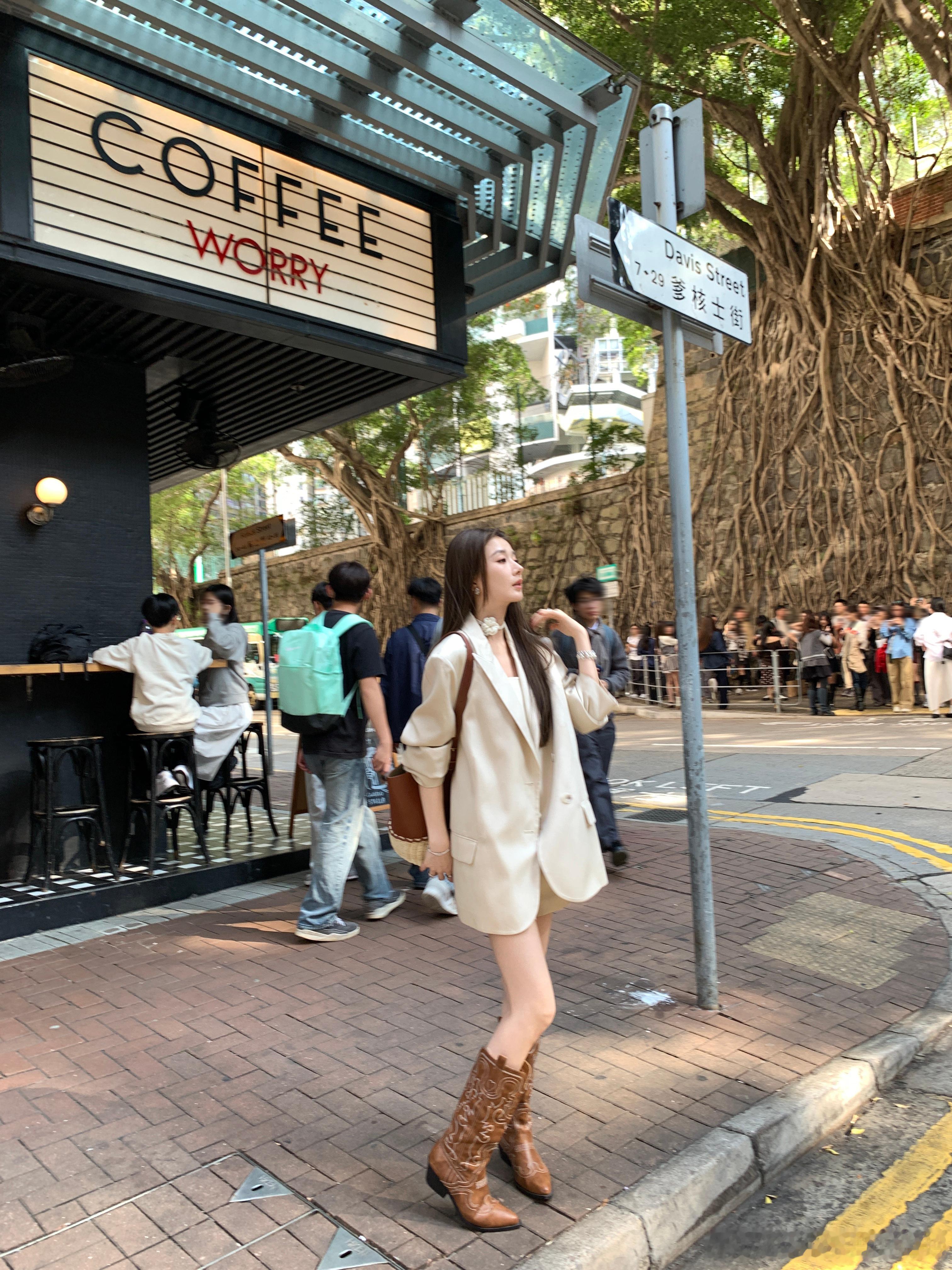 大大皮在家远程选选图ing忍不住来发下这组剧透！超时髦的西装套装！重磅老钱风面料