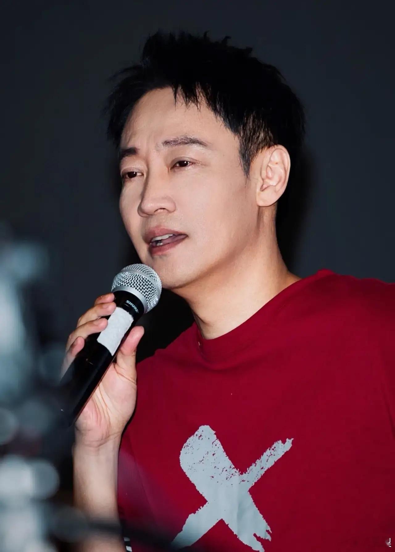 你们有没有发现也许人真的太忌张扬辛柏青发完讣告后只留了一盏长明的灯他