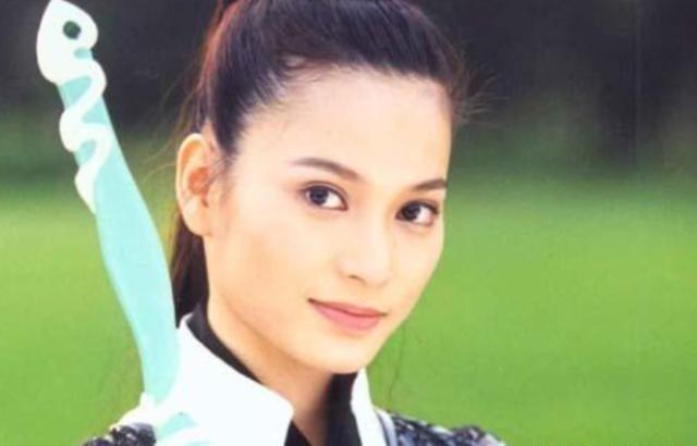 1998年，24岁的吴京爱上了27岁的樊亦敏，一心想要娶她，樊亦敏说：“如果你3