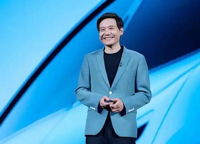 惊了！小米市值重回万亿靠“人肉托”？雷军真敢砸，一出手就是1个亿！就为买