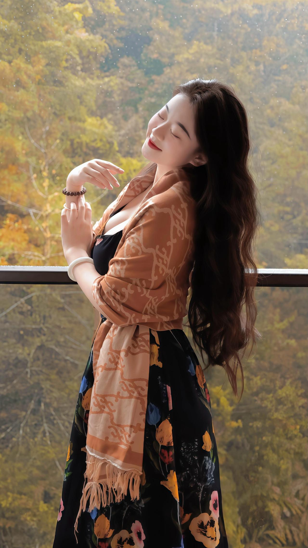 是窗畔的秋光先撞进衣襟——风裹着树的呼吸，把鎏金碎叶铺在眼底。俯身时，涧水