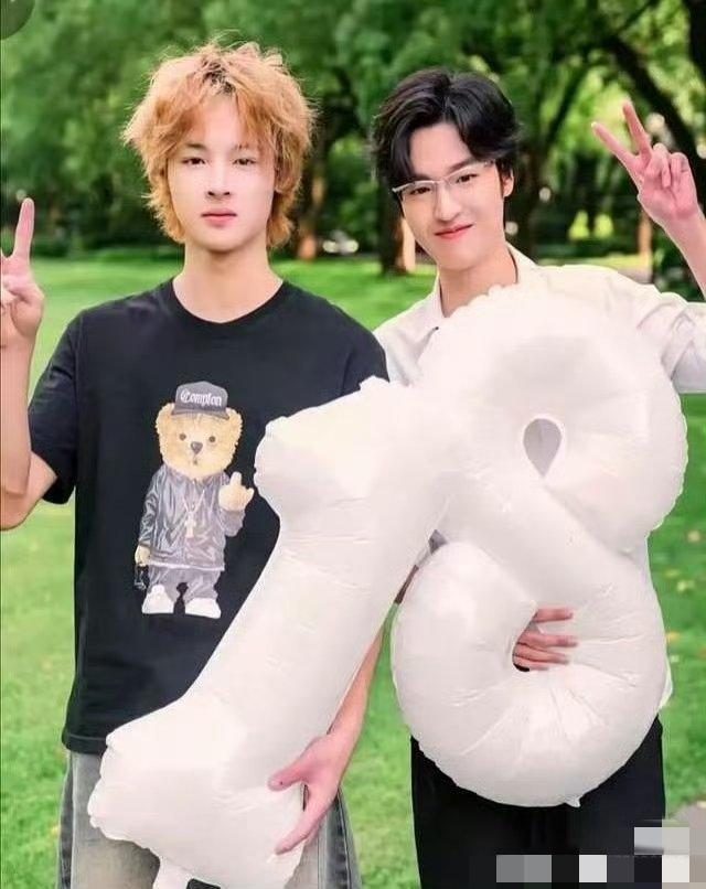 马景涛二儿子韩国体验练习生生活16岁的马世心（马景涛与吴佳尼之子）对娱乐圈产生