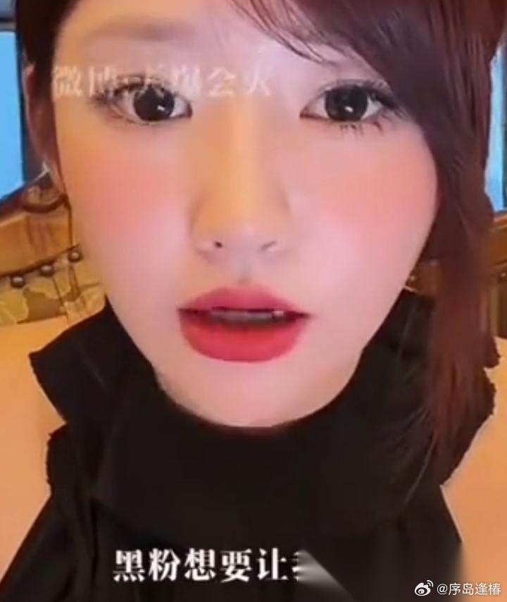 黄一鸣放言，黑粉想让她退网，绝对没有任何可能性。黄一鸣这段时间有点高调，直播带