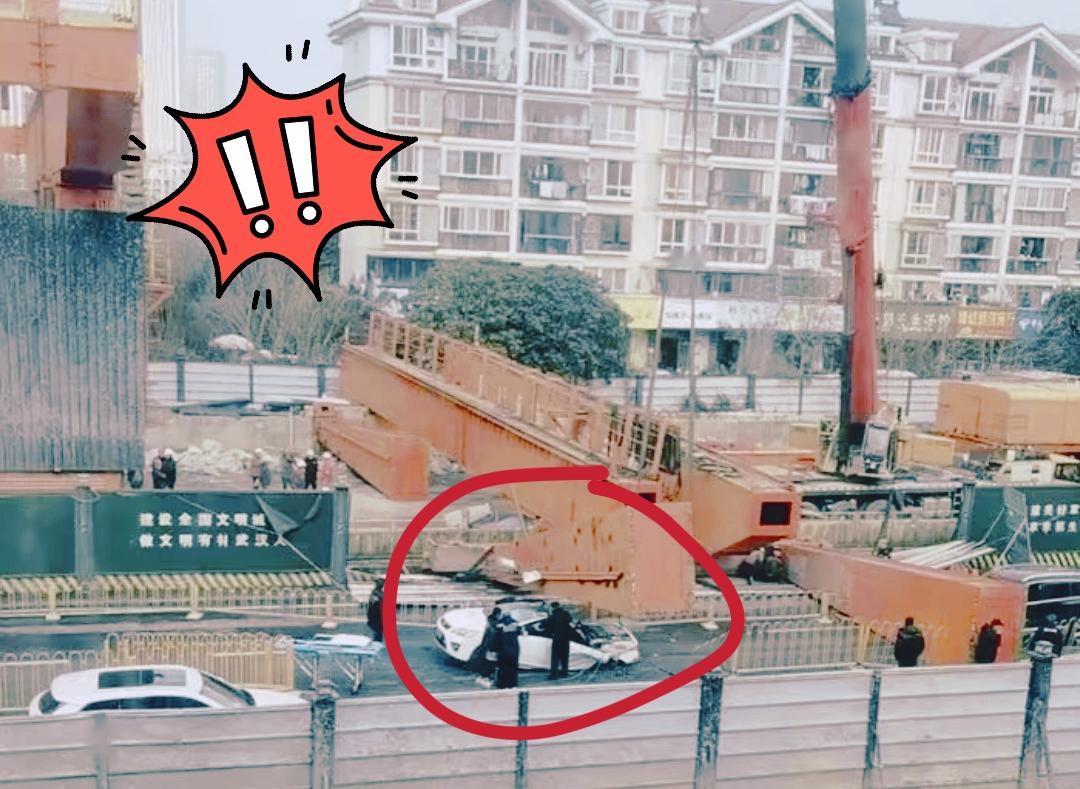 武汉龙门倒塌这事儿我看完了，心里真是不是滋味，堵得慌。那个项目经理，这下子算