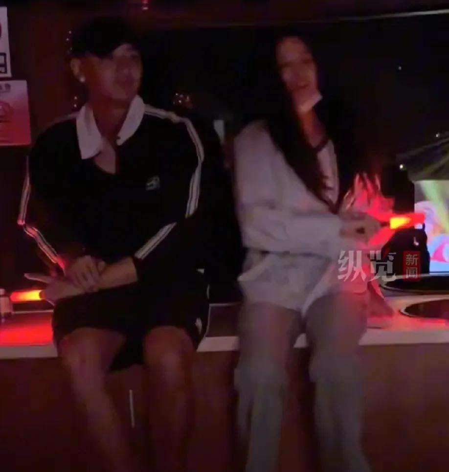 鹿晗最好的兄弟不是邓超，也不是陈赫，而是黄子韬。鹿晗演唱会，黄子韬带老婆徐艺洋