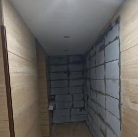 “真离谱了！”天津，一小区的一楼业主趁着晚上没人，竟把一楼大堂的200多平面积，
