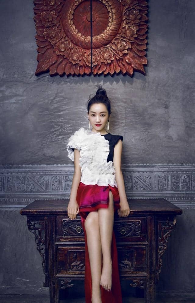 杨蓉光脚丫妆造美图集​​​