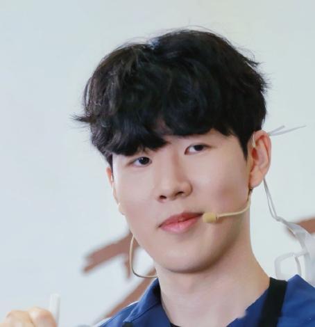 真不知道IG教练组在想啥，杰斯都11连败了，还给TheShy选？？LPL杰斯11