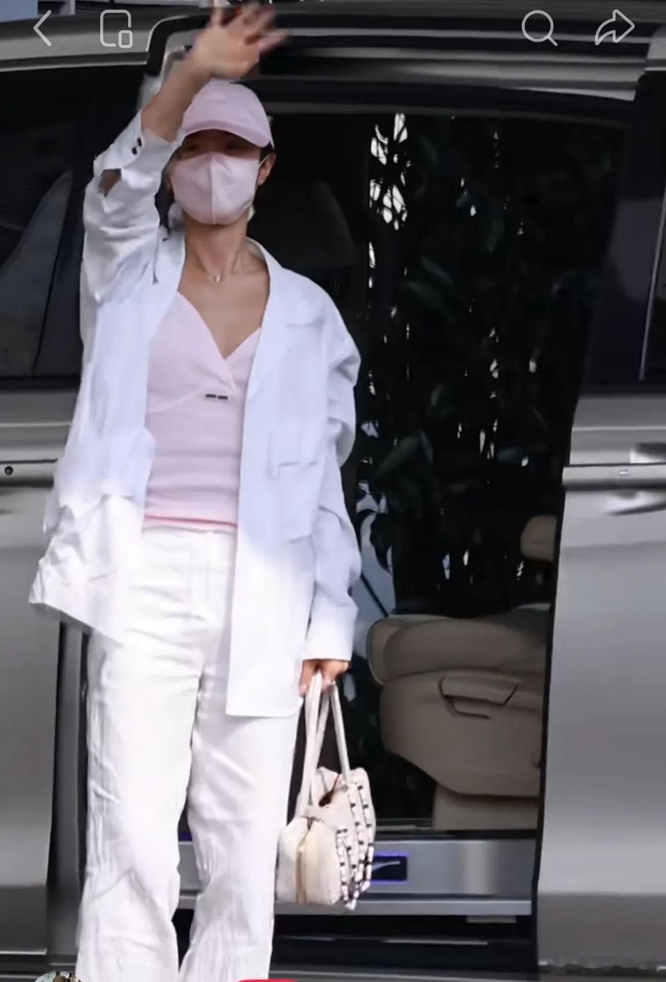赵今麦怎么这么黑啊放人堆里都认不出来是明星