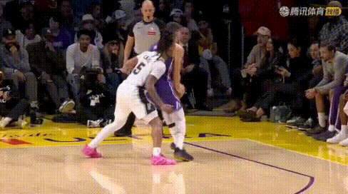 脑后长眼——东契奇这传球难度拉满，无人可复制！难点1：怎么知道队友位置的？2：