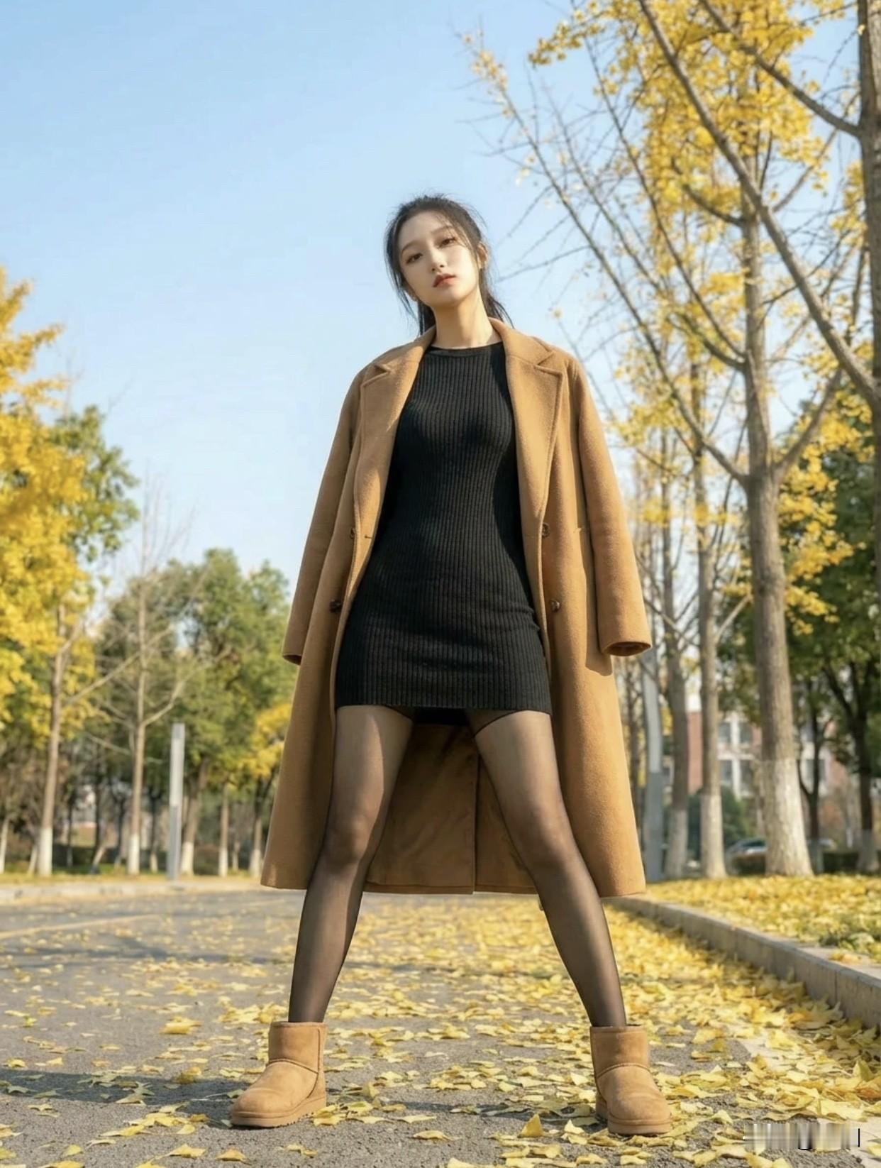 你喜欢怎样的日常穿搭呢米色大衣搭黑色连衣裙