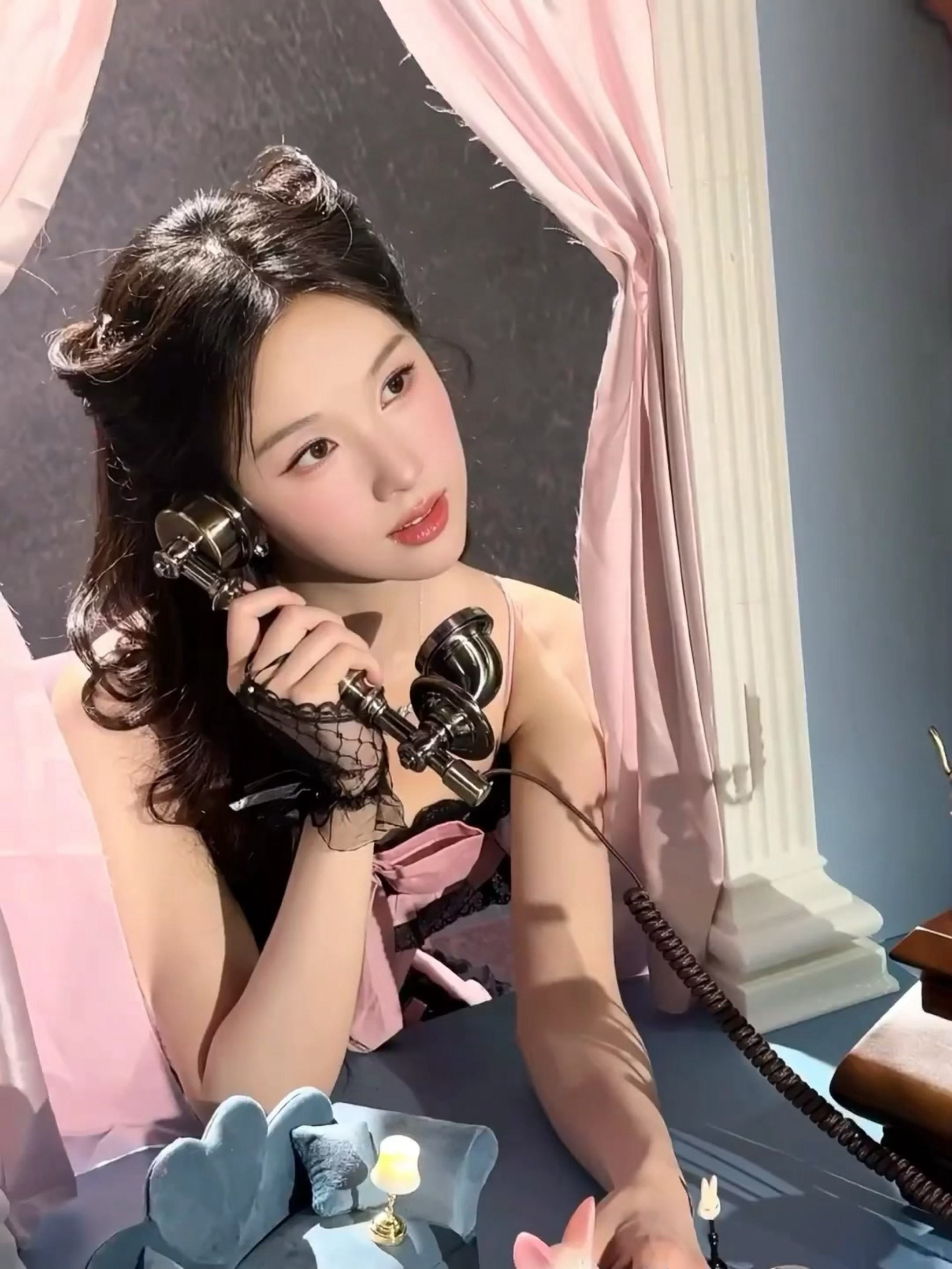 陈都灵过来妙脆角给我摸一下🫳🏻🫳🏻🫳🏻🫳🏻陈都灵粉裙猫猫头造型