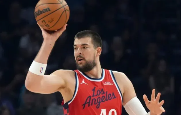 快船仍持续收到关于祖巴茨报价，步行者是主要追求者。在本周早些时候将詹姆斯-哈登