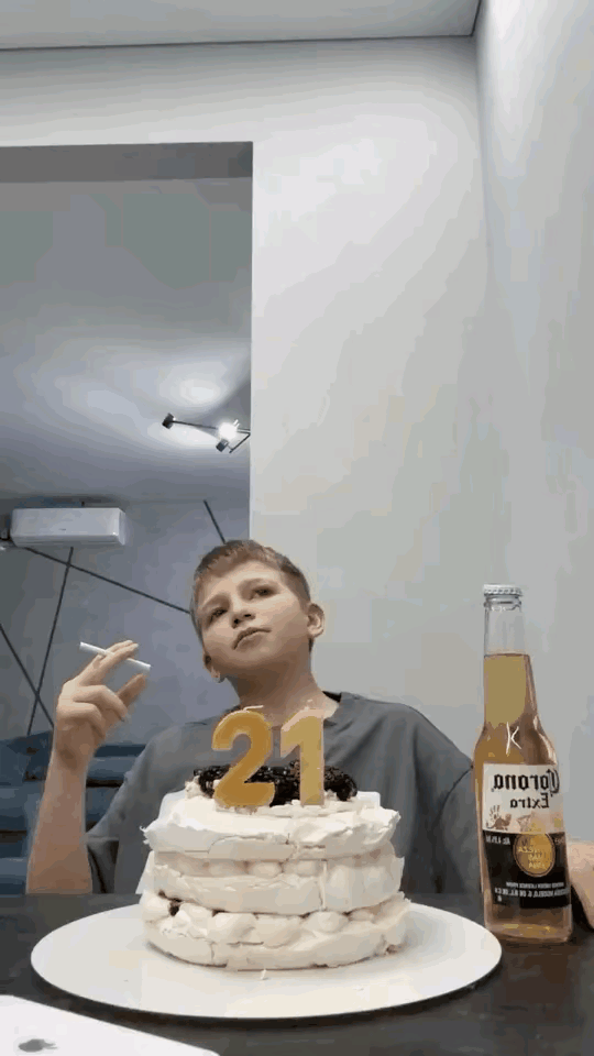 这小孩的做派，真有点大哥的派头，多亏他的母亲及时发现，及时教育，如果任由他这样发