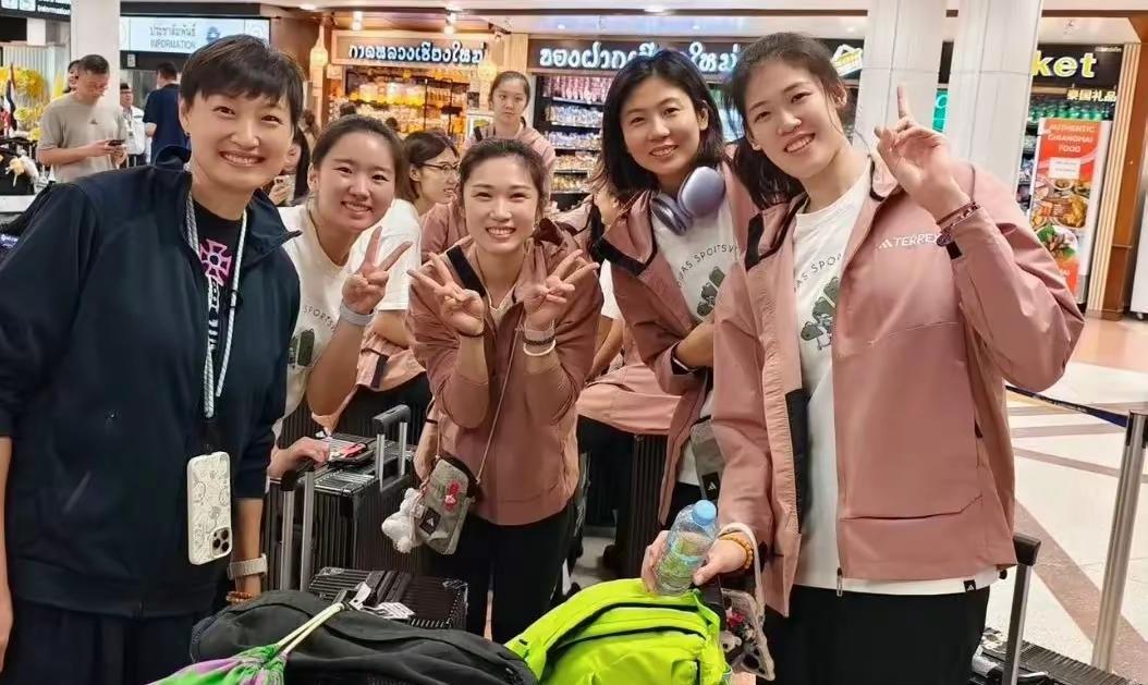 中国女排带着三连胜从泰国清迈打回了曼谷，没有人会怀疑中国女排会回到曼谷参加淘汰赛