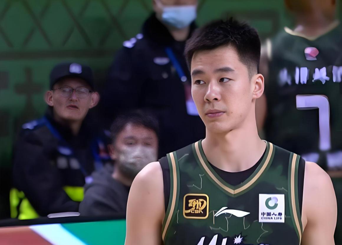 实事求是，郭昊文大赞庞峥麟！CBA常规赛第34轮，江苏队虽然没能赢下比赛，最终