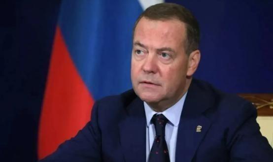 一旦战争打响，中国面临的第一波攻击，可能不是导弹，而是冻结3万亿外汇、切断SWI