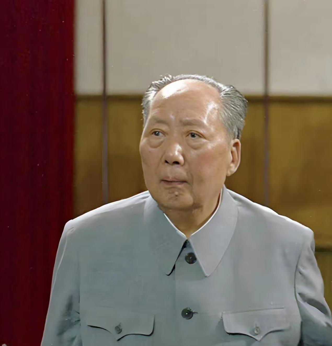 有时想想，毛主席很是让人心疼！作为一个开国领袖，他为了祖国，为了民族，为了人民