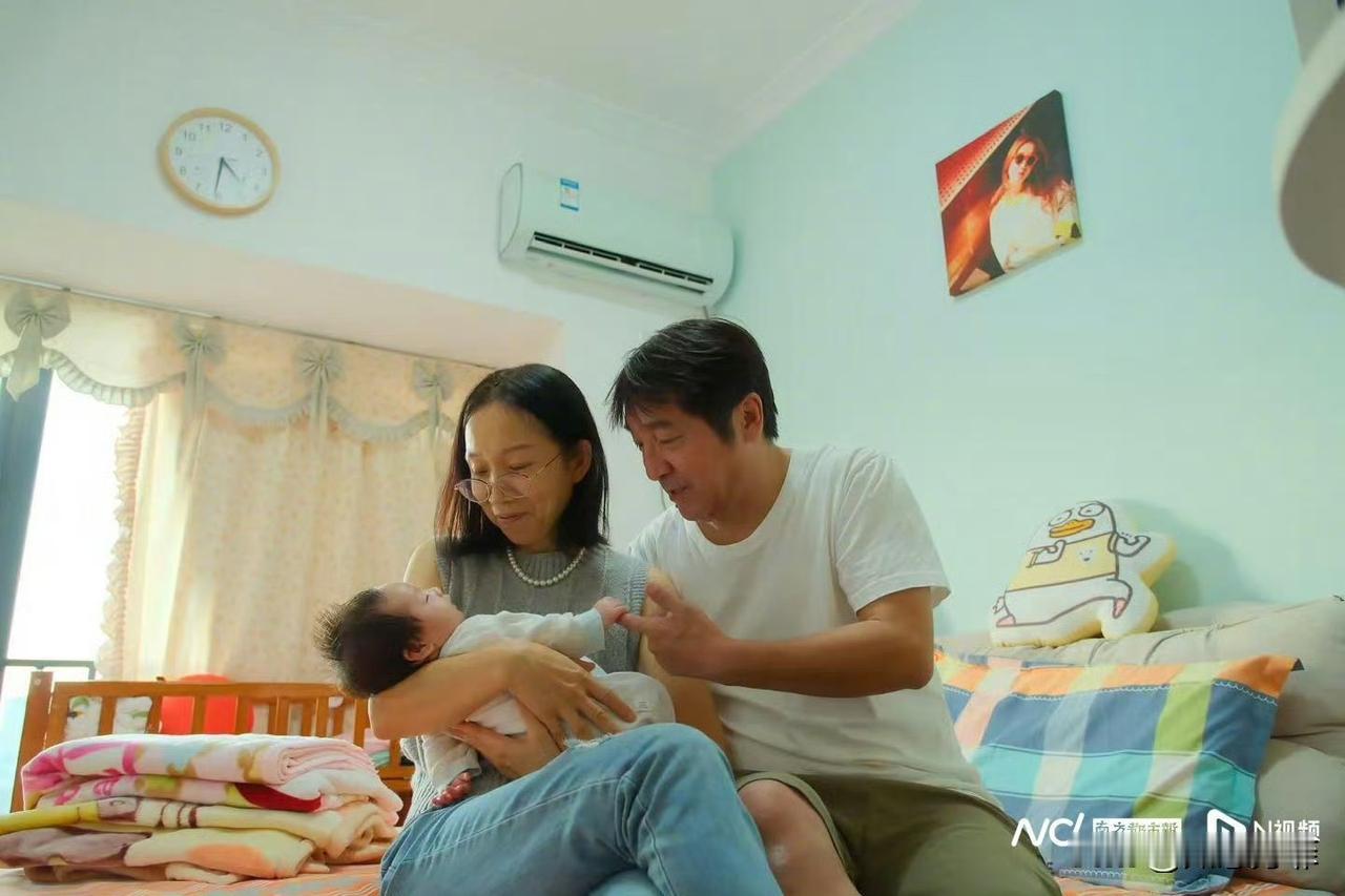 深圳，27岁女儿离世后，父亲剪辑500条视频留住对她的记忆，如今三年过去，夫妻俩