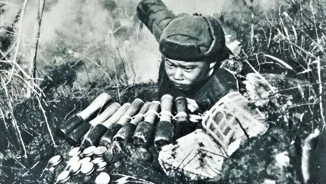 朝鲜鼎盖山的一个阵地上，18岁的小战士潘天炎因为吃干炒面时吞了几口雪，想拉肚子，