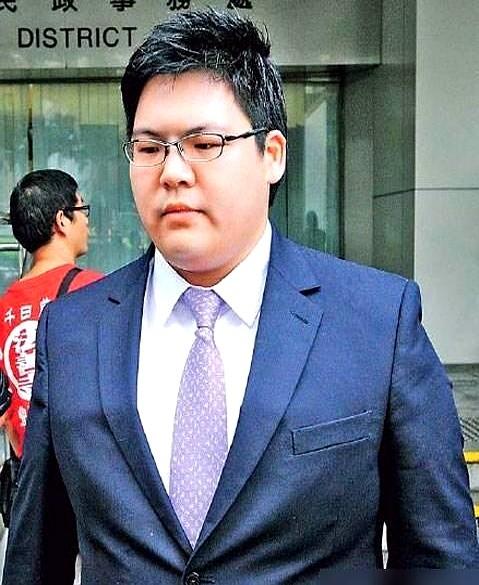 豪门逆子被家族除名，他真输了吗？向佑打人、欠债、被父母悄悄擦屁股，合照里再也