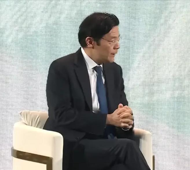 中美起冲突，新加坡挺美国；中日起冲突，新加坡挺日本；中菲起冲突，新加坡挺菲佣；中