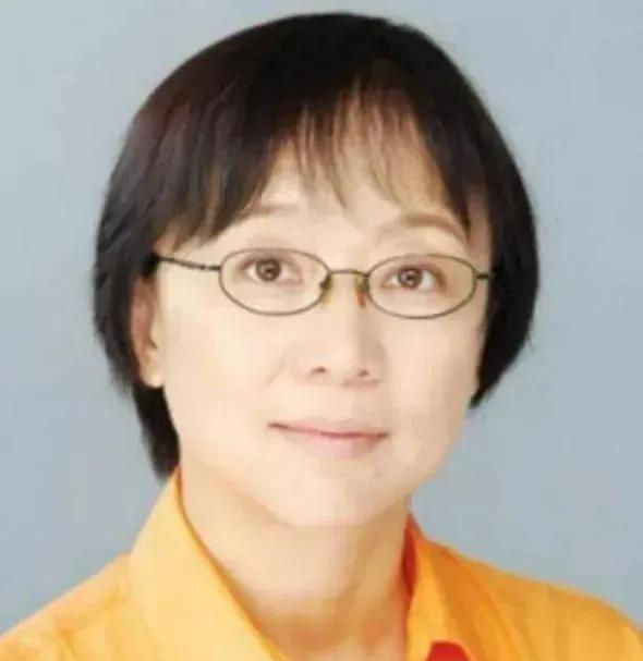 “虽然中国培养了我，但我还是决定留在美国！”当年，身为上海首位高考状元和公费留学