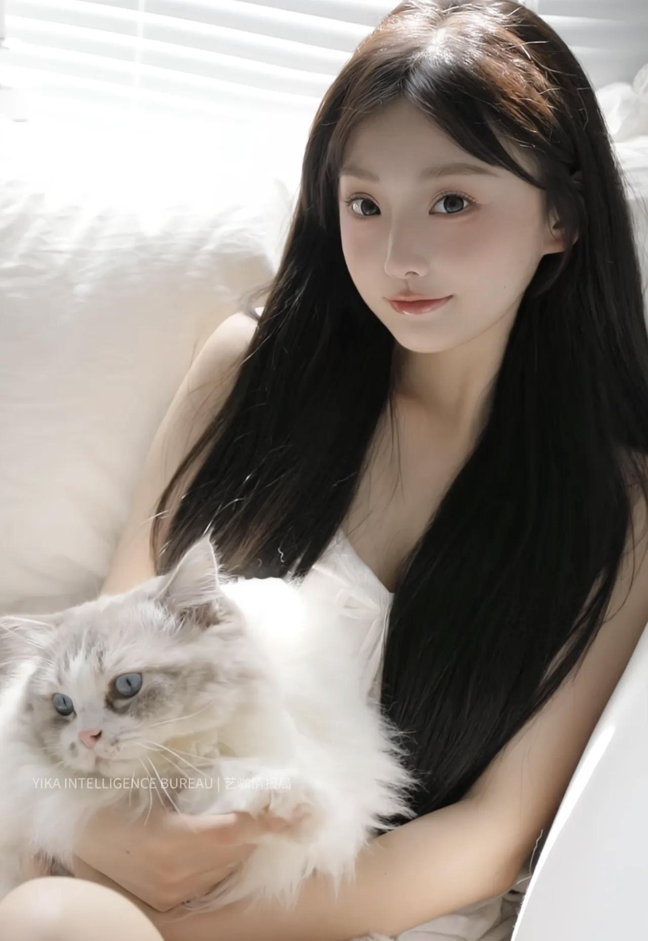 温柔少女与毛茸茸猫咪的温馨时光🌟女人最耐看的长相是什么样的模特的曼妙身材，摄