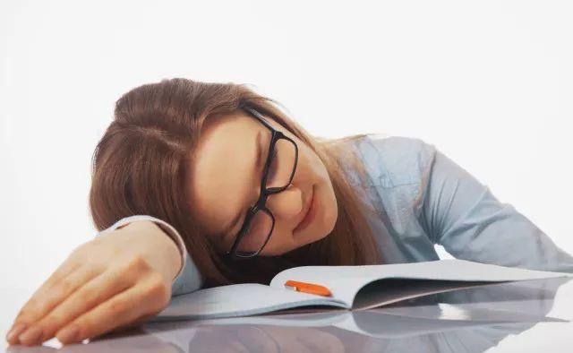 这起32岁程序员周末猝死的事件，确实令人感到无比痛心和沉重。这不仅仅是一个生命的