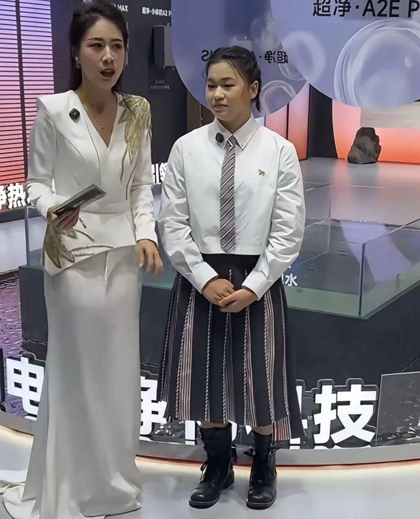 没人好奇18岁全红婵和许多同龄女孩身材不一样吗，​​你看，她发育是发育了，但