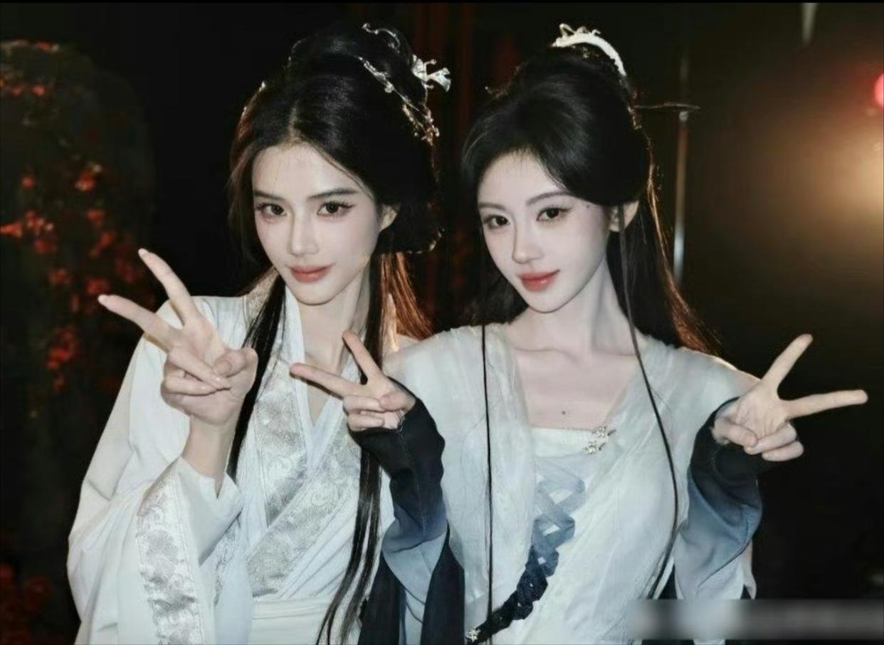 何丹彤和鞠婧祎长的好像，果然美女都是相似的