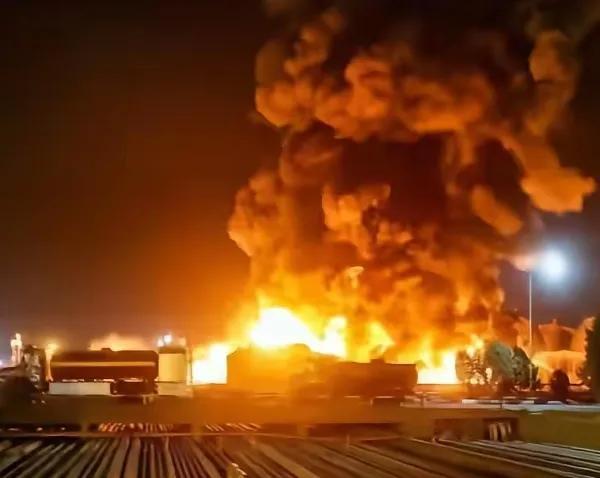 炸！炸！炸！乌克兰成功的打击到了俄罗斯的伊斯卡德尔导弹基地，致使这个基地瞬间引