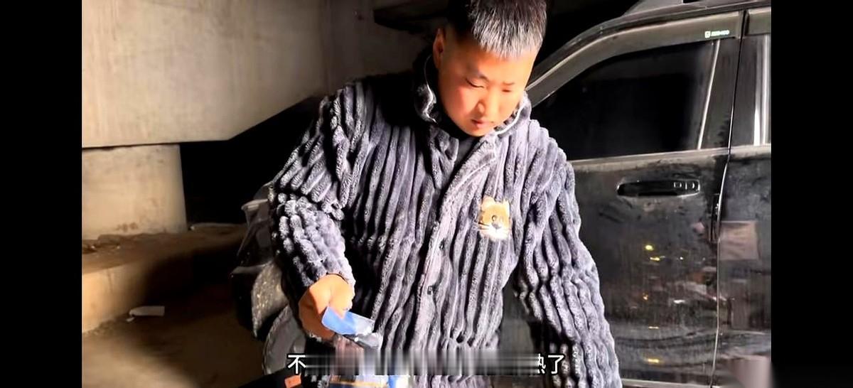 我勒个去，大半夜刷到个事儿，给我气笑了。零下一度的天，跑海边大桥底下露营。烧烤