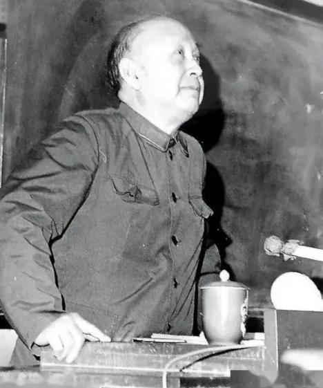 每天只工作8小时从不熬夜加班，真正的天才从不靠死熬！在大众根深蒂固的印象里