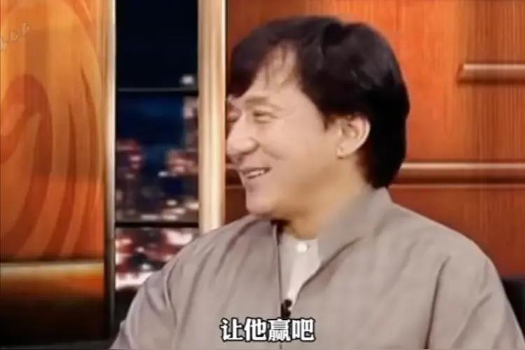 我不否认成龙对电影的贡献，也不否认成龙的伟大成就，但是我质疑他的人品。成龙对于