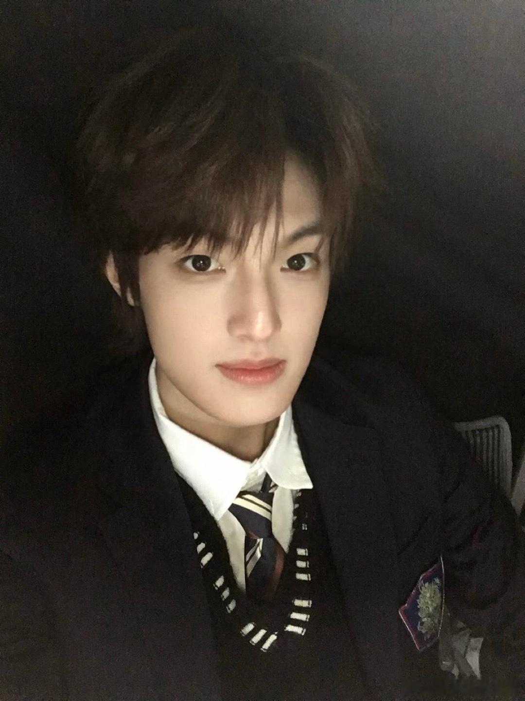 张泽禹小狗也会发博吗看到张泽禹发博就像突然收到一份小礼物，小狗造型太治愈了。