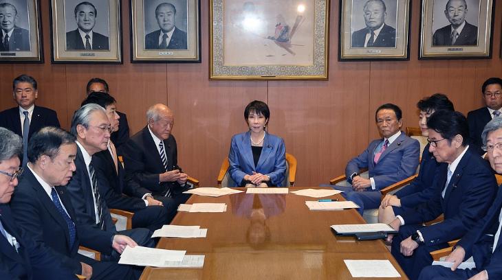 中方等了整整三天，日本首相高市早苗一个字没有，外务省把现役军官持刀闯使馆说成普通