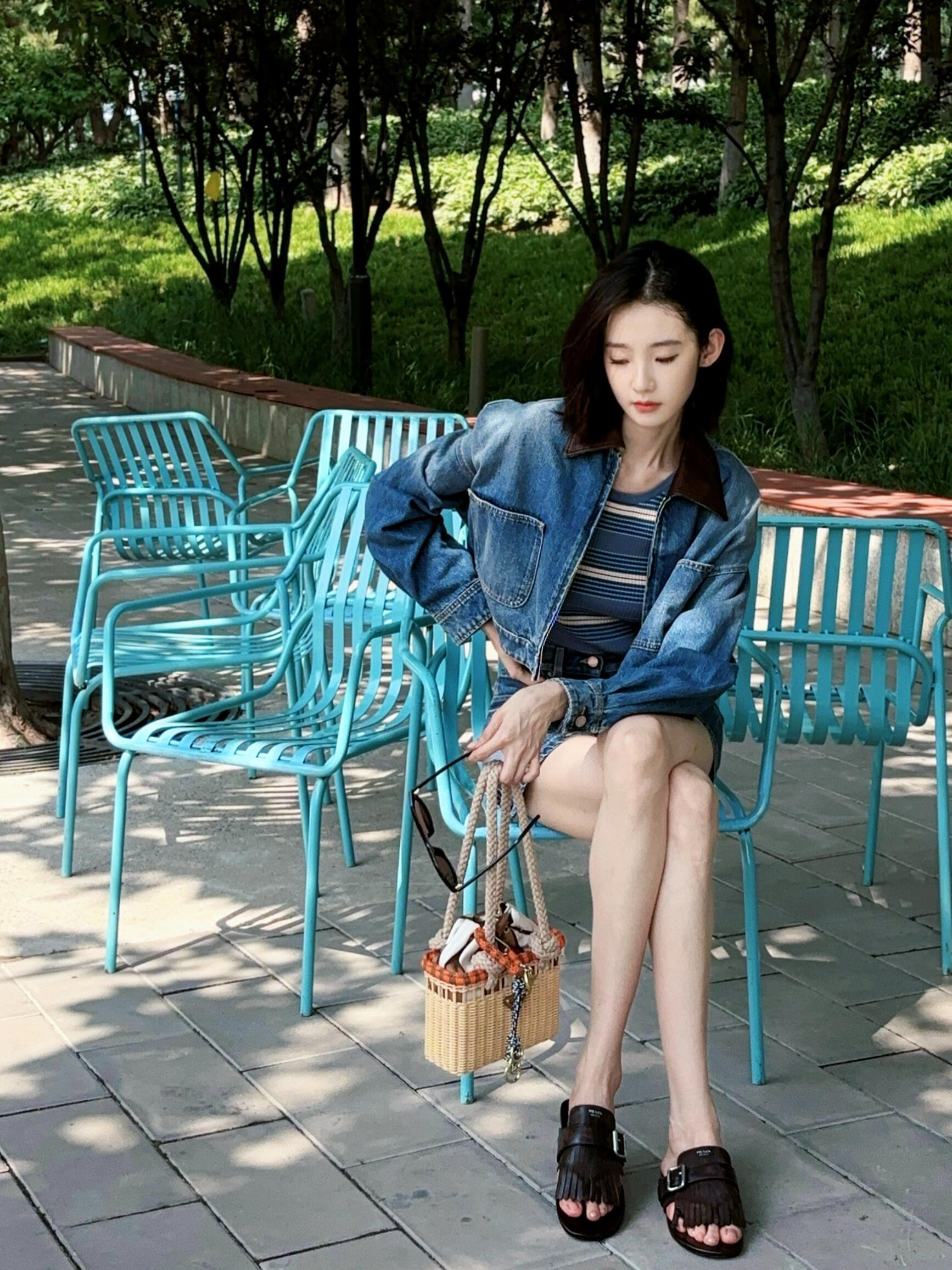 张艺凡最新物料，Prada夏日系列宣传照；长腿美女和品牌很适配张艺凡P