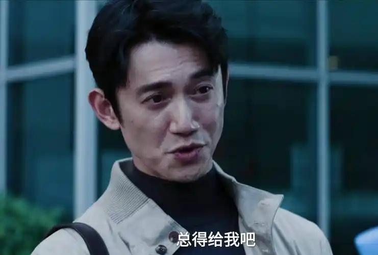 他是不是有什么预谋啊？《危险关系》里，孙俪饰演的颜聆和大学同事一起，把一个学