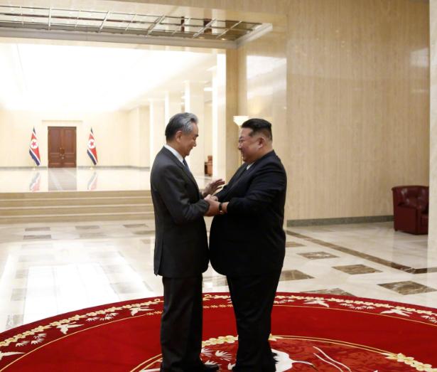 中国去平壤，华盛顿该听清楚了！6月8日，时隔七年的平壤访问正式确认，美日韩刚搞完