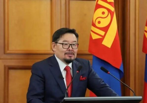 蒙古终于醒了！很多人以为蒙古还在玩“大国平衡”。错了！真相是，新总理看透了：