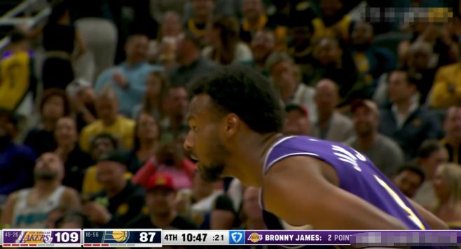 湖人新星布朗尼终于又被重用了！在昨天湖人客场以137：130战胜步行者的比赛中，