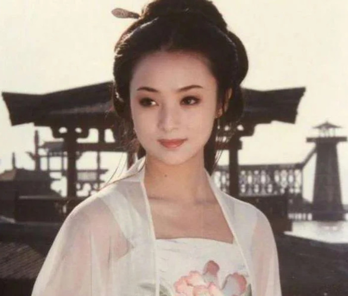2018年，47岁的李大为被查出癌症，弥留之际，心中还想着前任女友蒋勤勤，口中不