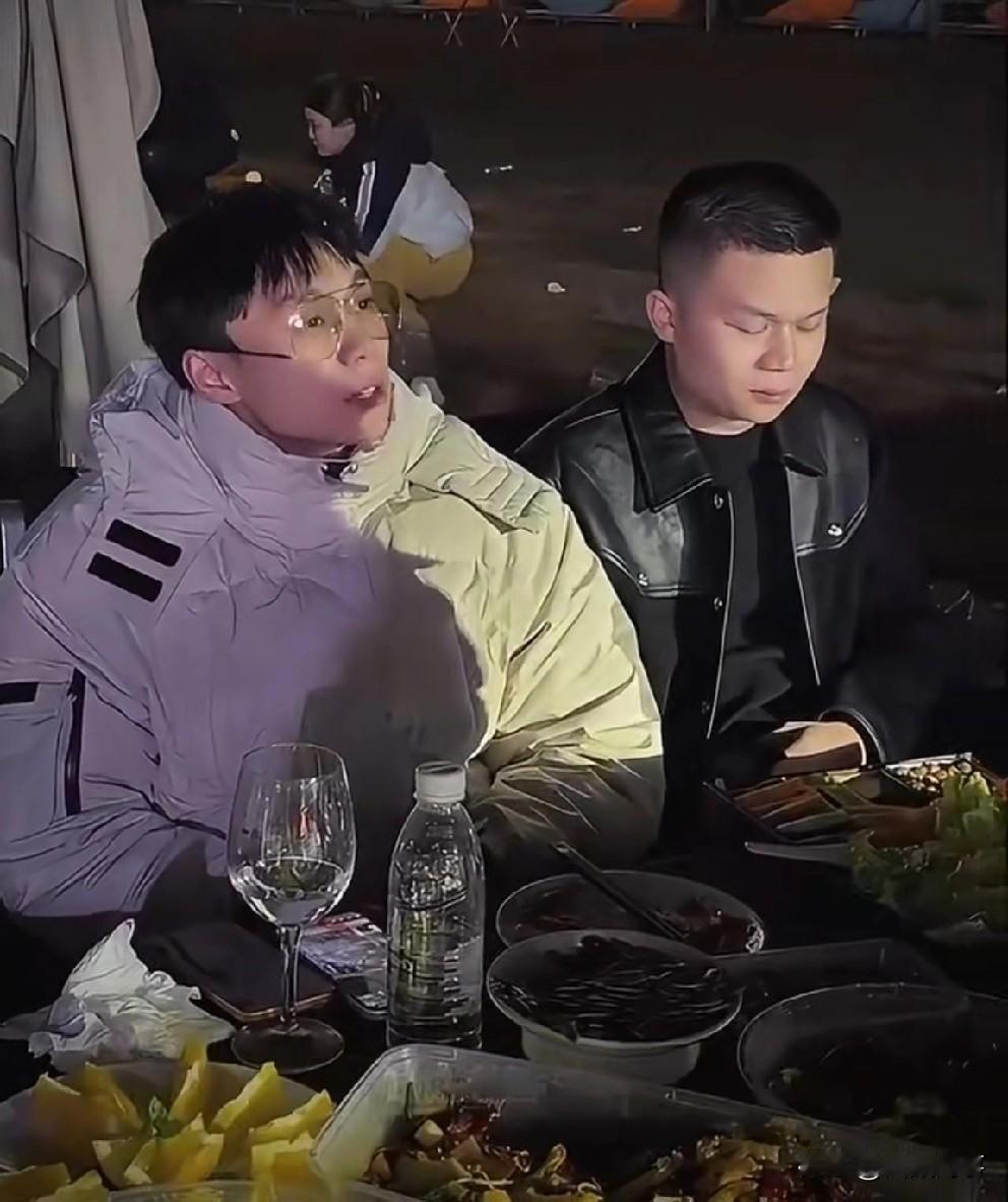 刘二狗说老二当不了战地记者！！刘二狗直播间教育老二说老二当不了