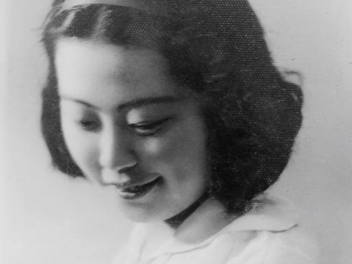 1946年，因会议机密被泄露，蒋介石大怒，让吴铁城彻查此事，沈安娜知道后，主动找